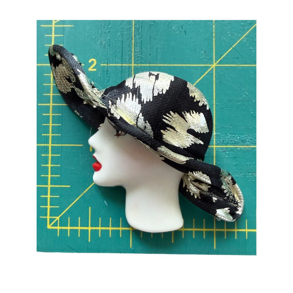 Vintage Woman Lady Face Profile Hat Brooch Hand Painted Art Deco Flapper Pin - Picture 2 of 4